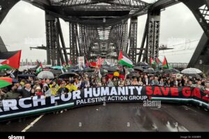 प्यालेस्टाइनमा युद्ध रोक्न आइतबार सिड्नी हार्बर ब्रिजमा दश हजार समर्थक प्रदर्शनमा उत्रिए