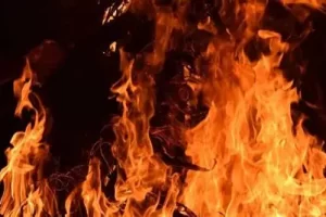 काष्ठमण्डप नजिकै भीषण आगलागीमा तीन घर र एक मन्दिरमा क्षति